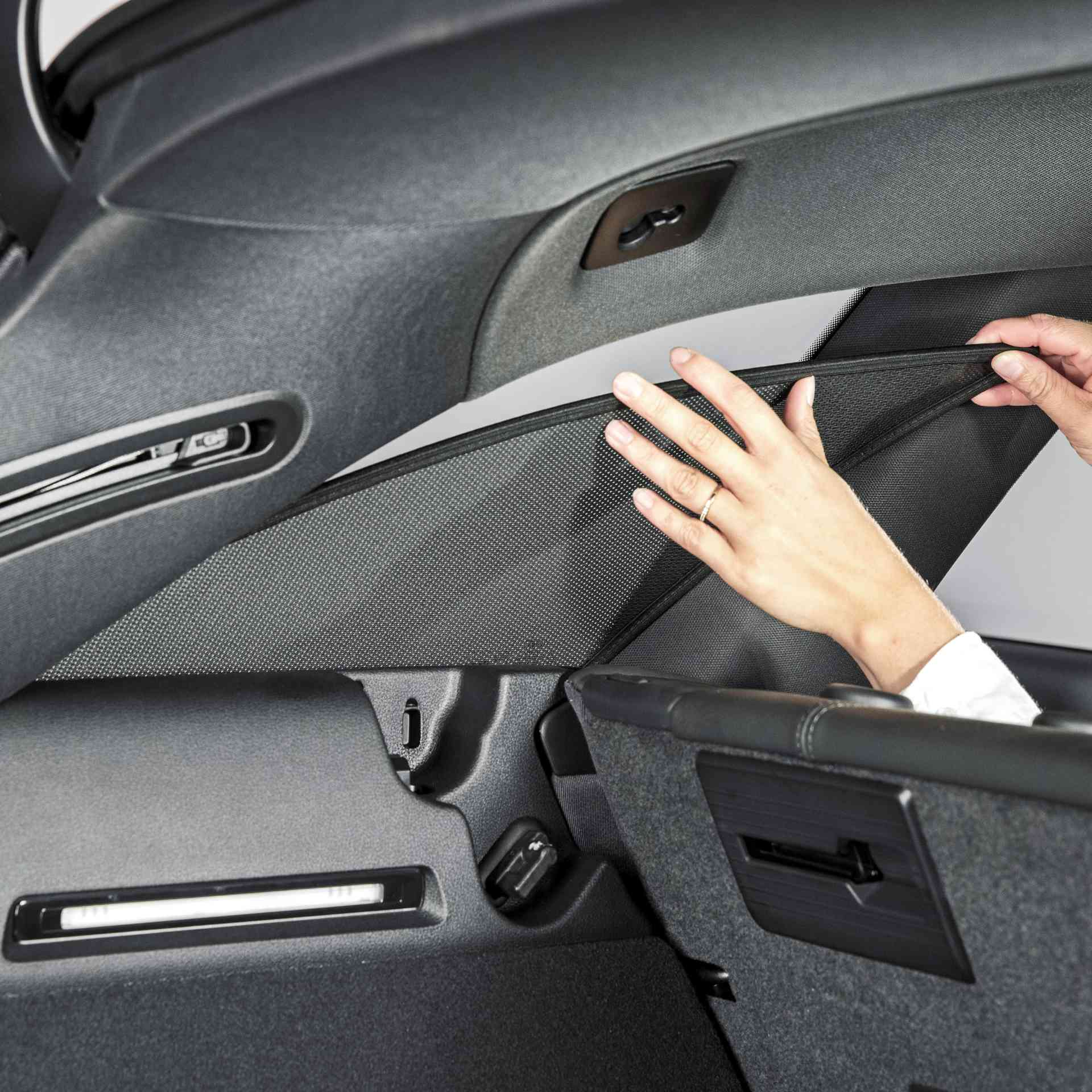 someone attaches a sun protection element to a rear car window