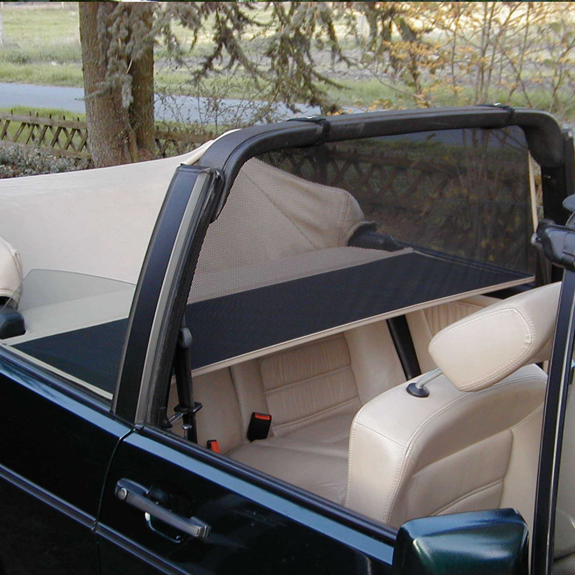 ein BOdi XLC Windschott in einem Golf Cabrio