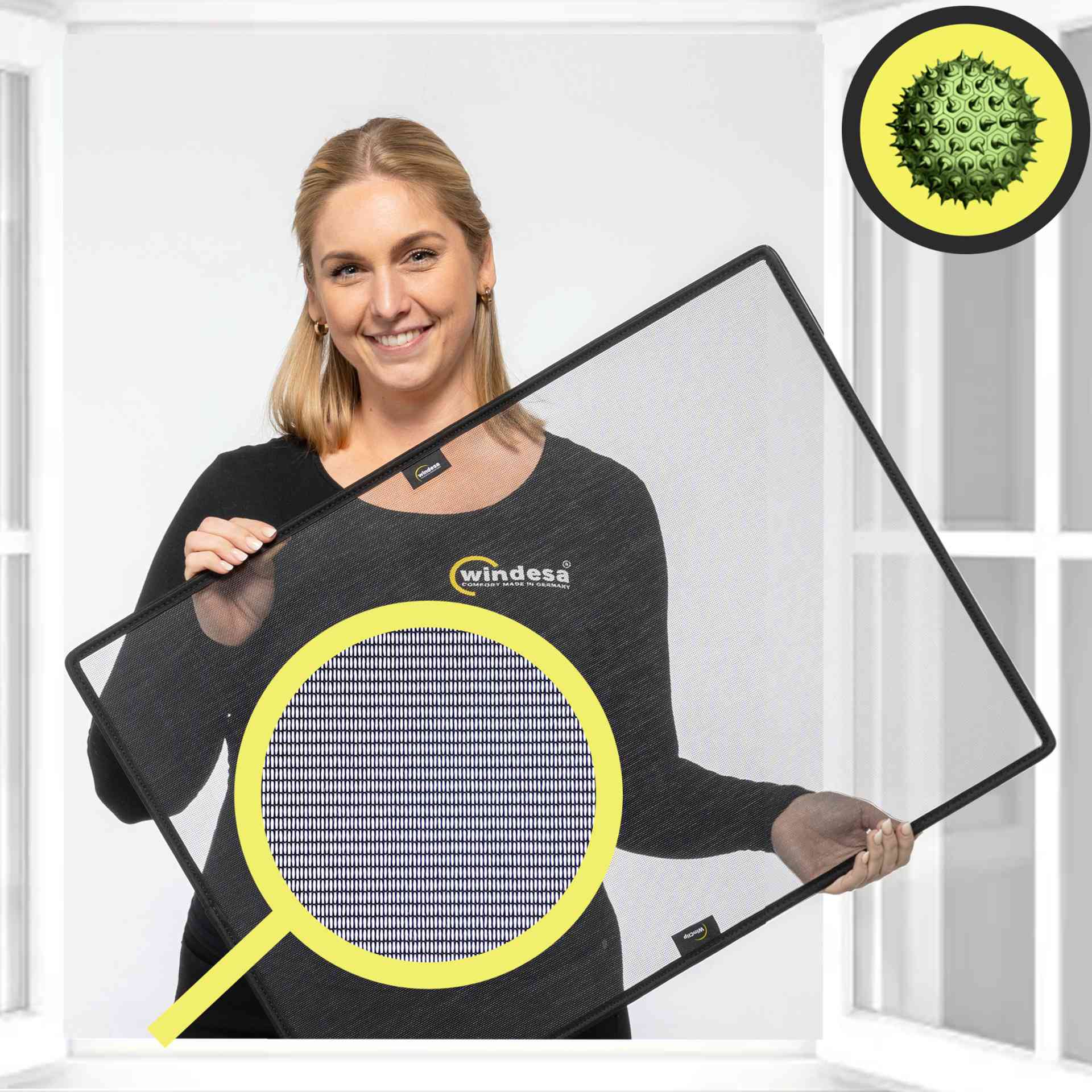Fenster Pollenschutz WinClip MULTI Pollen für alle Fenster eine Frau hält lächelnd den WinClip Pollenschutz über dem Kopf in den Händen