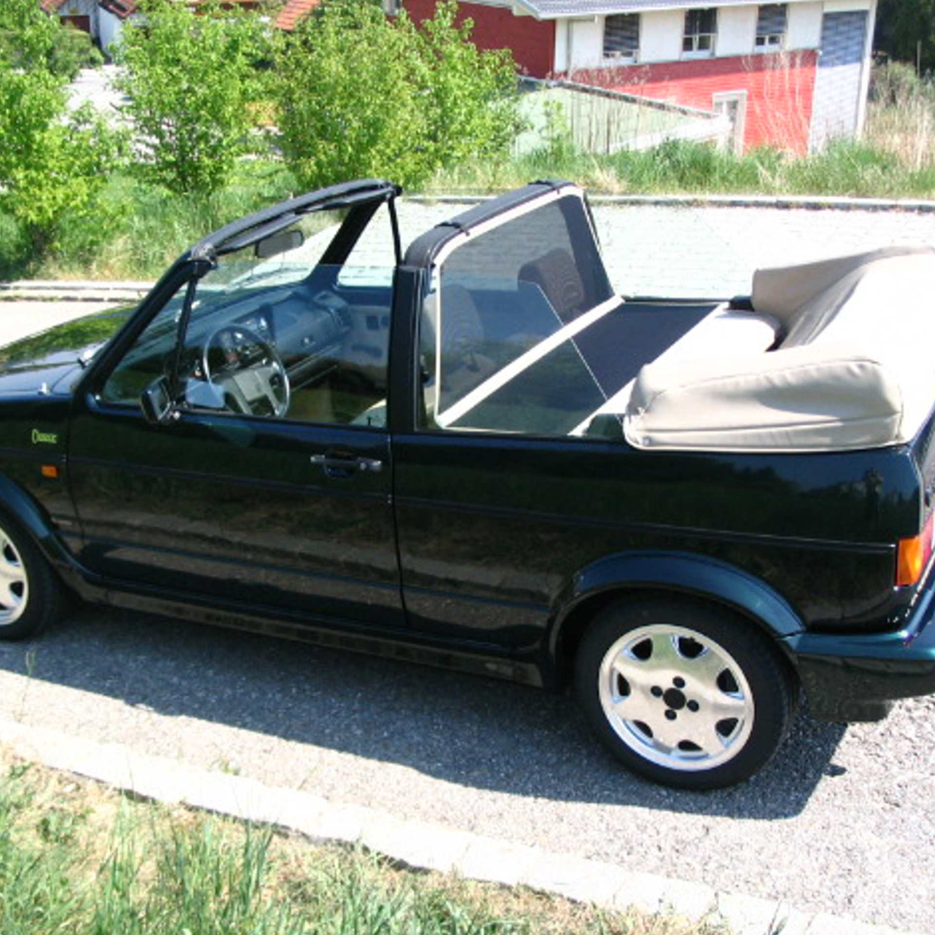 a vw golf 1 with a xlc bodi wind deflector